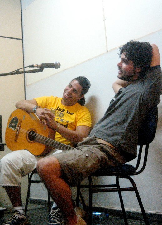 Guto Freita e Eros Trovador na gravação do EP Palavra, que antecedeu o álbum Música de Sarau. Em 2010. 